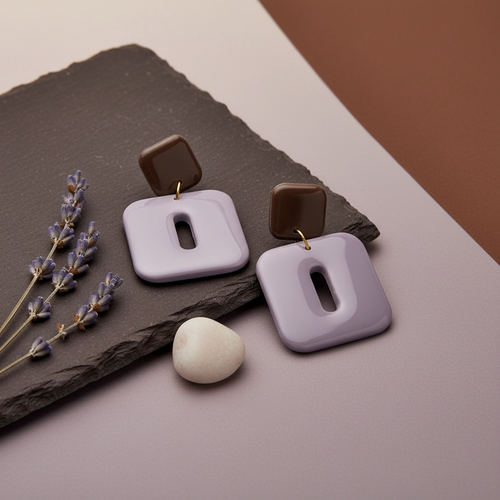 Handgemachte geometrische Retro Statement Ohrringe in Flieder und Schoko